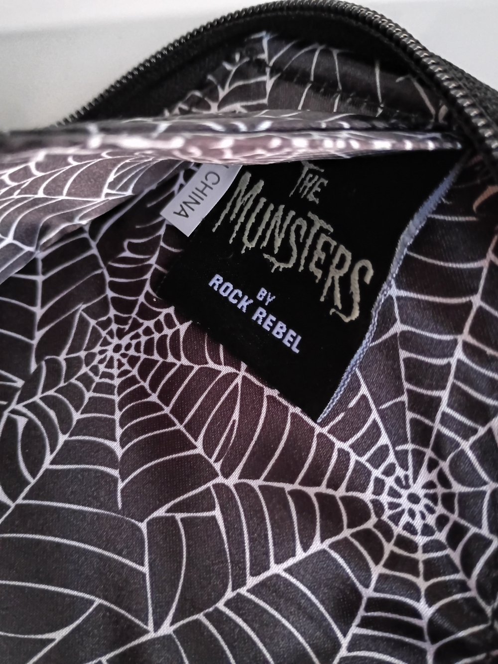 Rock Rebel The Munsters family collage coffin-shaped leather zip-around wallet - Picture 5 of 5